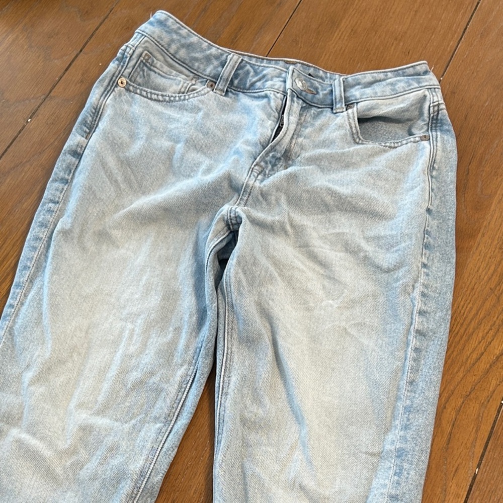 AE Mom Jeans size 4 short